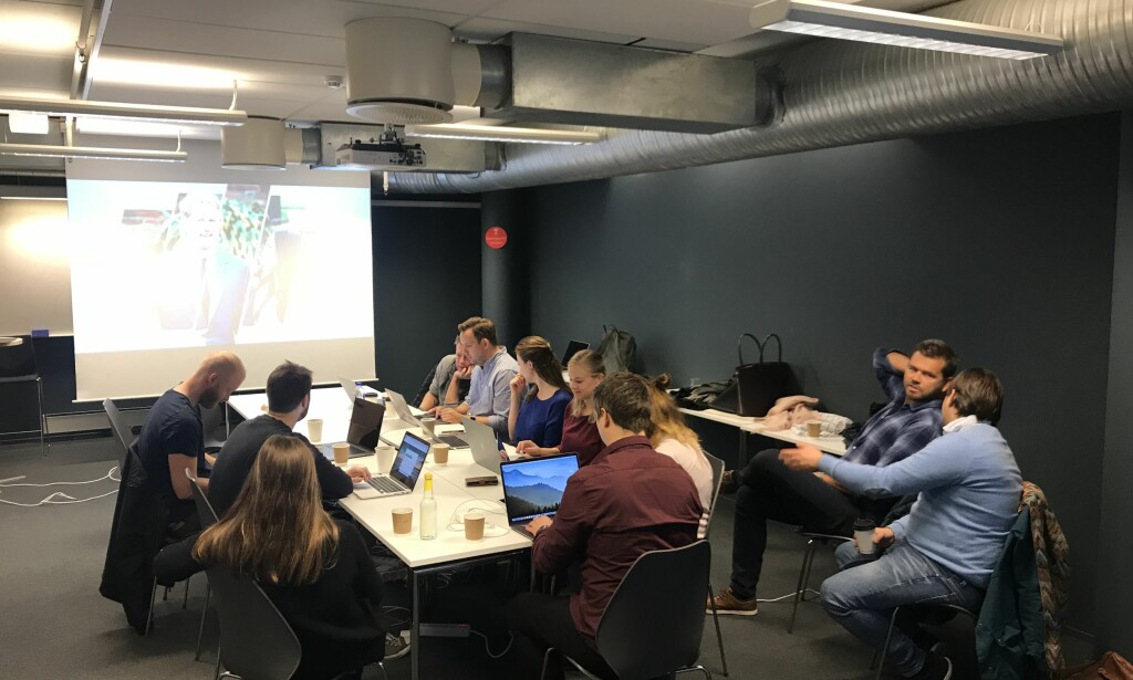 Tverrfaglig gjeng samlet hos Startuplab. FOTO: Audun Aas. Tverrfaglig gjeng samlet hos Startuplab. FOTO: Audun Aas.